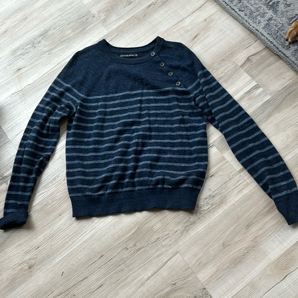 Abercrombie & Fitch sweater